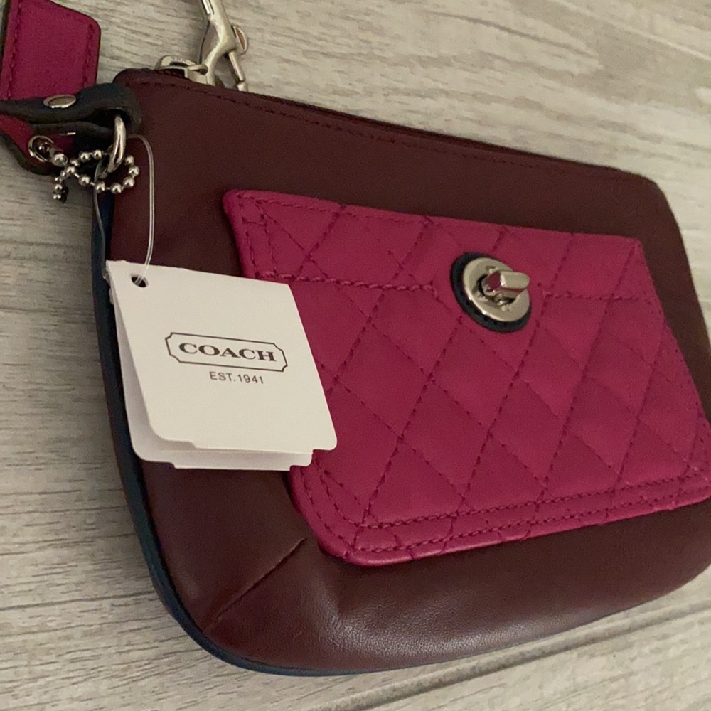 Coach Park Quilted Leather Medium Wristlet - Picture 5 of 9